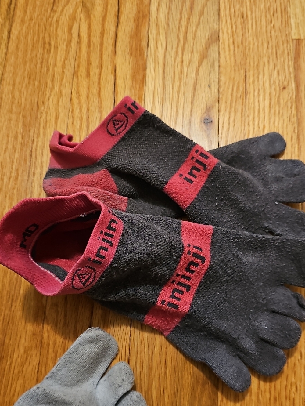 Injinji Black Toe Socks - 3 Pairs - Picture 8 of 9